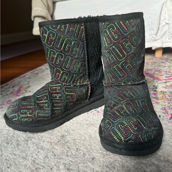 UGG Kids' Classic II Graphic Stitch Boots Black and Rainbow Girls Size 2 - Picture 4 of 6